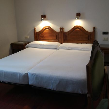 Hotel Los Perales Puebla de Sanabria Buitenkant foto