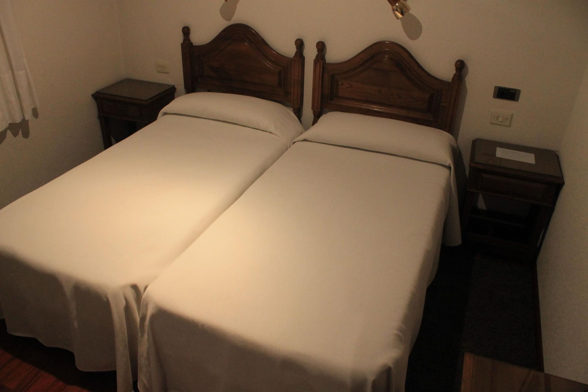 Hotel Los Perales Puebla de Sanabria Buitenkant foto