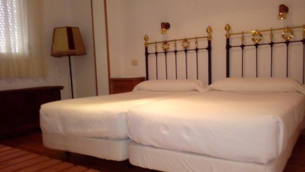 Hotel Los Perales Puebla de Sanabria Buitenkant foto
